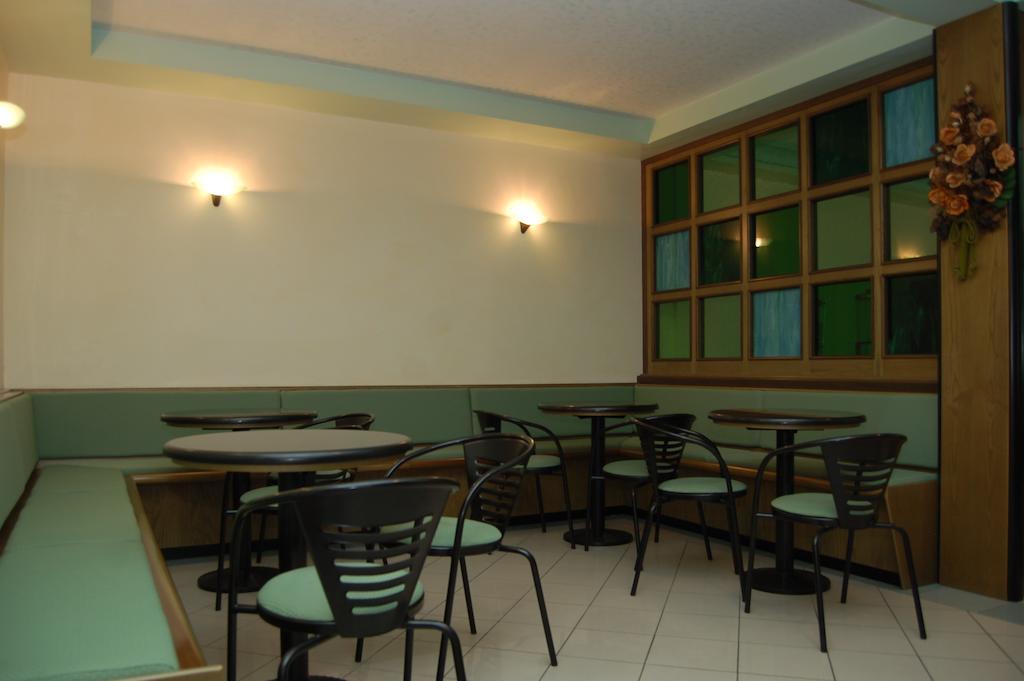 Albergo Arcobaleno Sottomarina Exterior foto