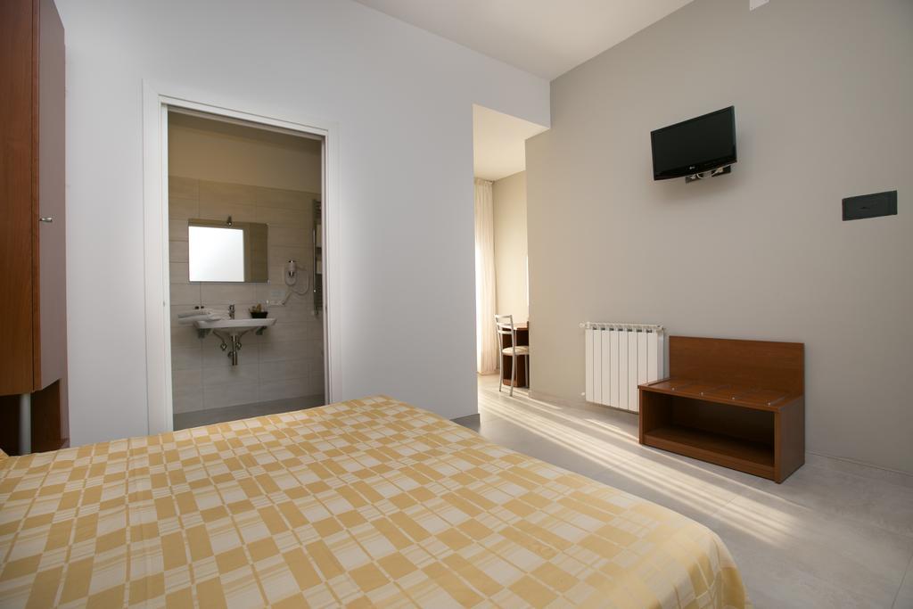 Albergo Arcobaleno Sottomarina Exterior foto
