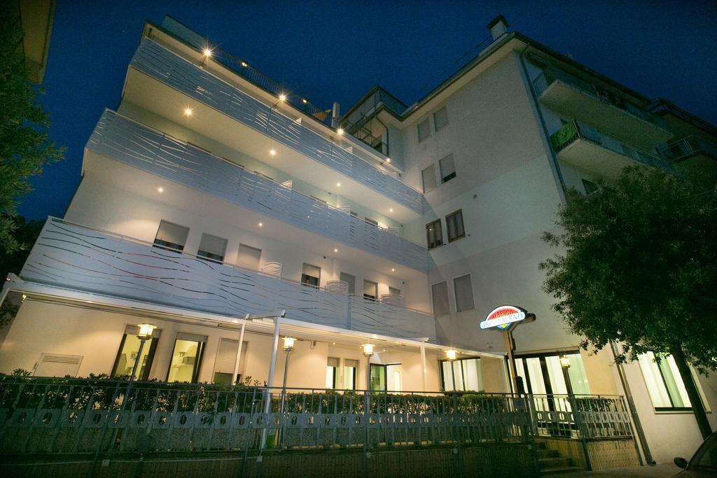 Albergo Arcobaleno Sottomarina Exterior foto